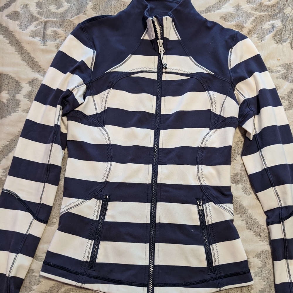 🎾LuluLemon Zip Up🎾